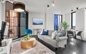 Live Luxe | 2Br Apt • Free Parking, Pool & Gym